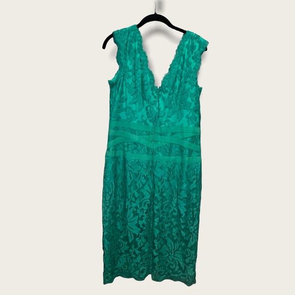 Tadashi Shoji Emerald Green V Neck Lace Sheath Dress size 16 - Picture 16 of 16